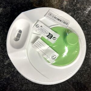 White and Green Salad Spinner